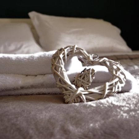 Il Viaggio Di Dante Historical Center Bed & Breakfast Наполи Стая снимка
