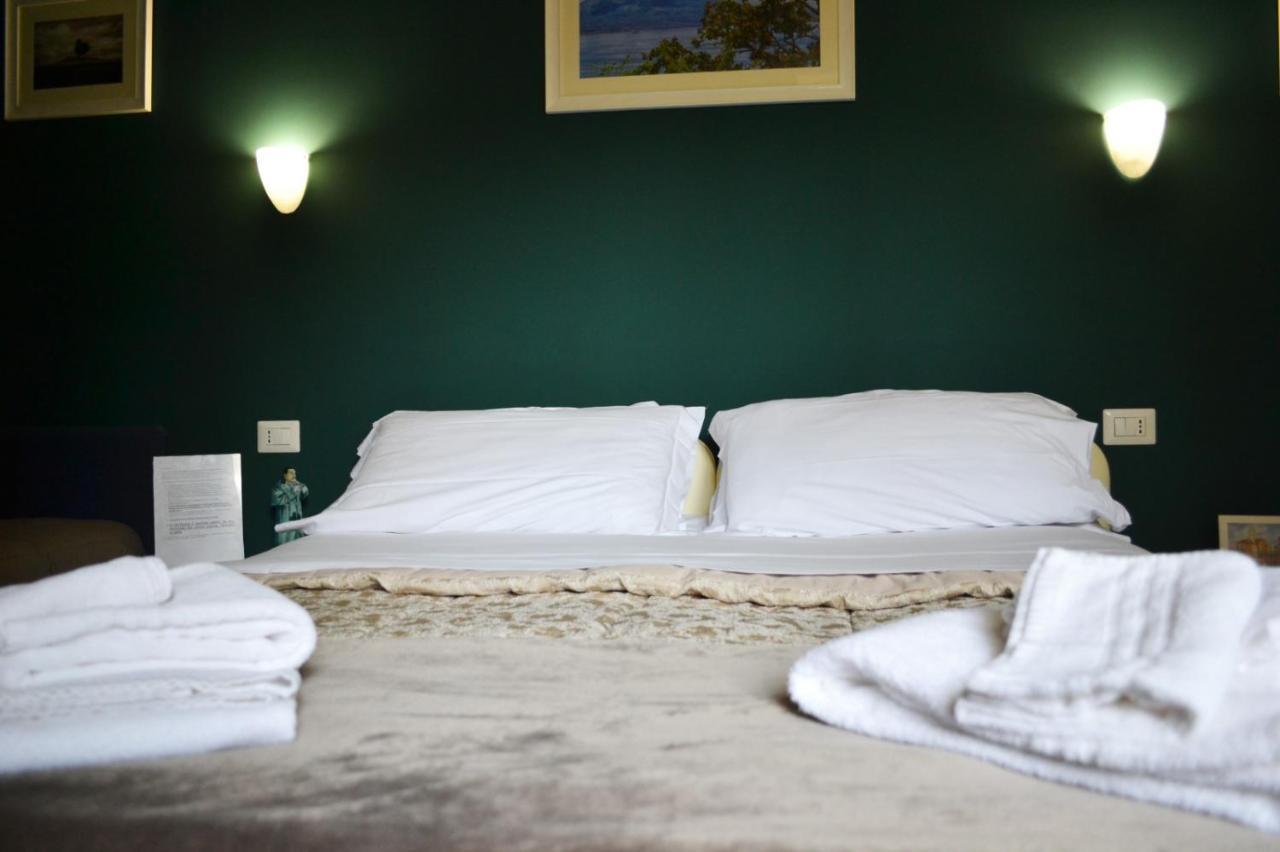 Il Viaggio Di Dante Historical Center Bed & Breakfast Наполи Екстериор снимка