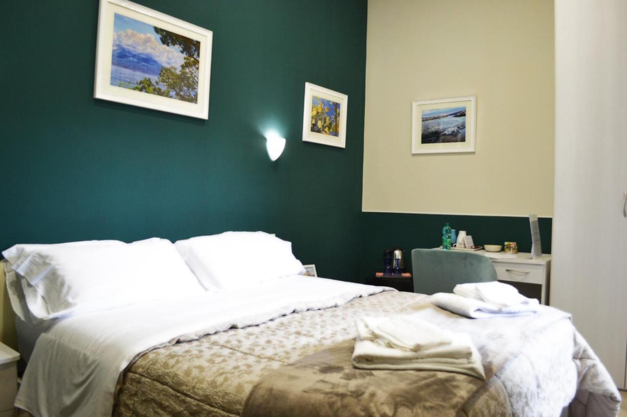 Il Viaggio Di Dante Historical Center Bed & Breakfast Наполи Екстериор снимка