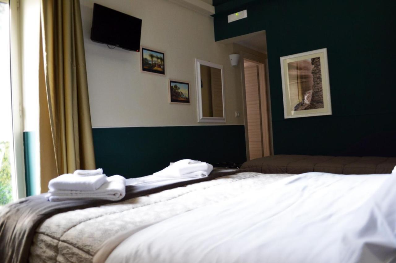 Il Viaggio Di Dante Historical Center Bed & Breakfast Наполи Екстериор снимка