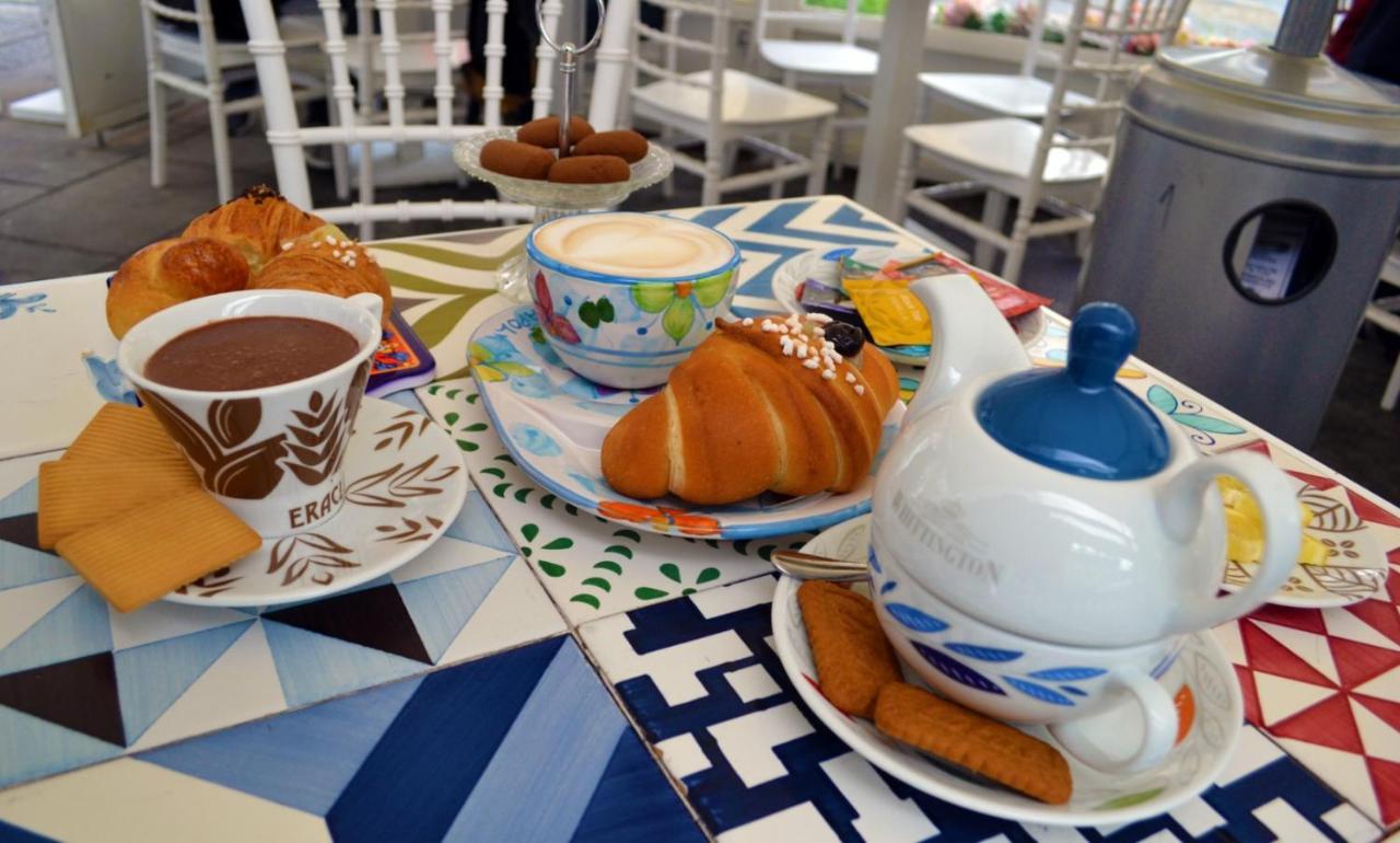 Il Viaggio Di Dante Historical Center Bed & Breakfast Наполи Екстериор снимка