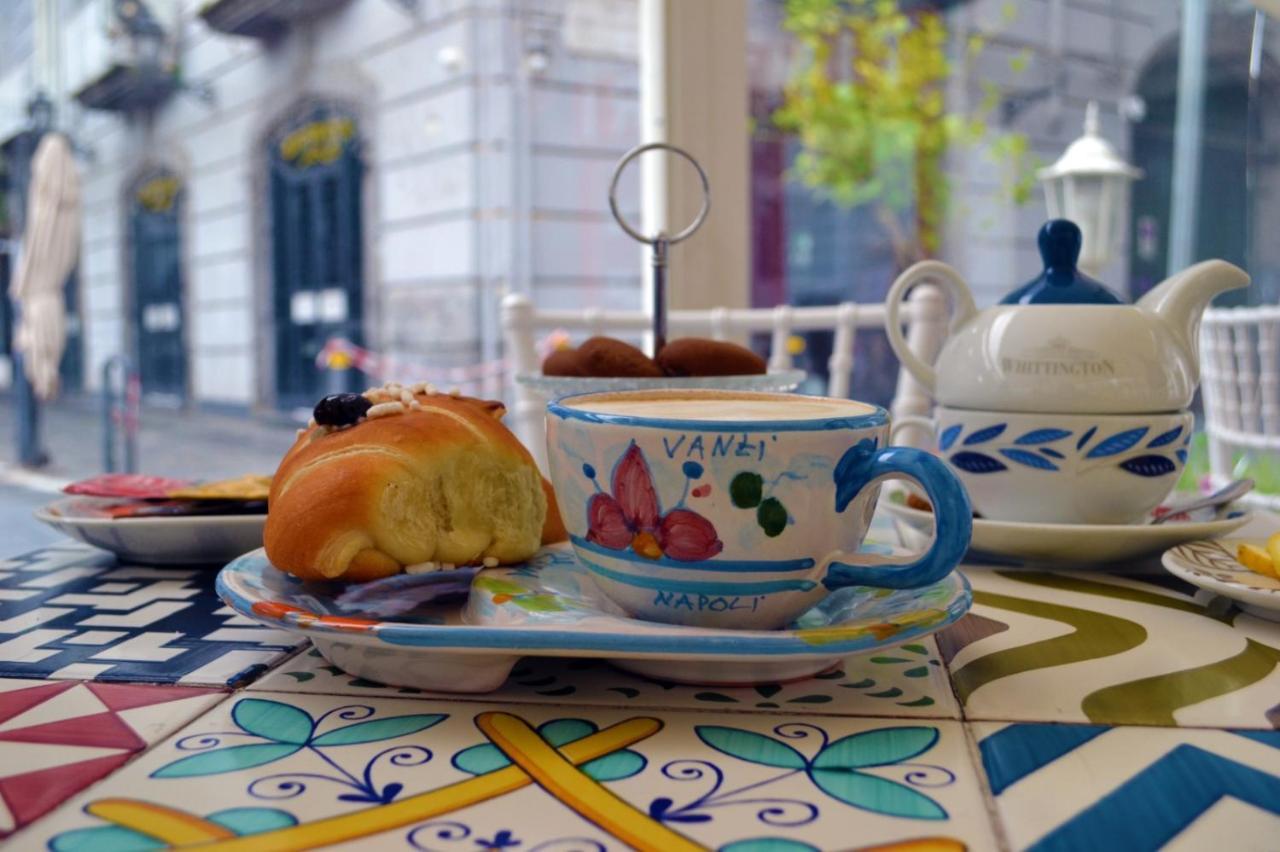 Il Viaggio Di Dante Historical Center Bed & Breakfast Наполи Екстериор снимка