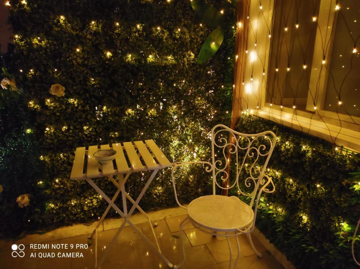 Il Viaggio Di Dante Historical Center Bed & Breakfast Наполи Екстериор снимка
