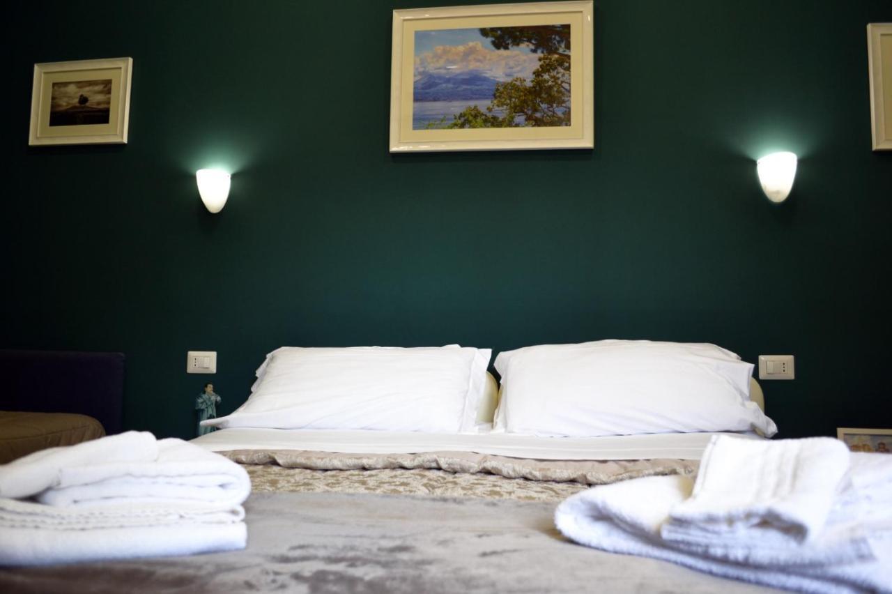 Il Viaggio Di Dante Historical Center Bed & Breakfast Наполи Екстериор снимка