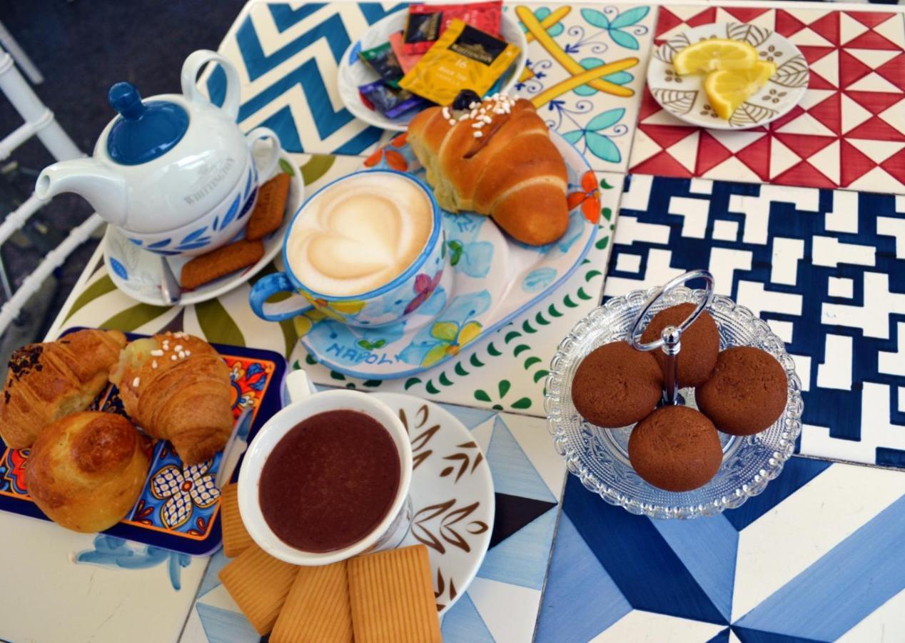 Il Viaggio Di Dante Historical Center Bed & Breakfast Наполи Екстериор снимка