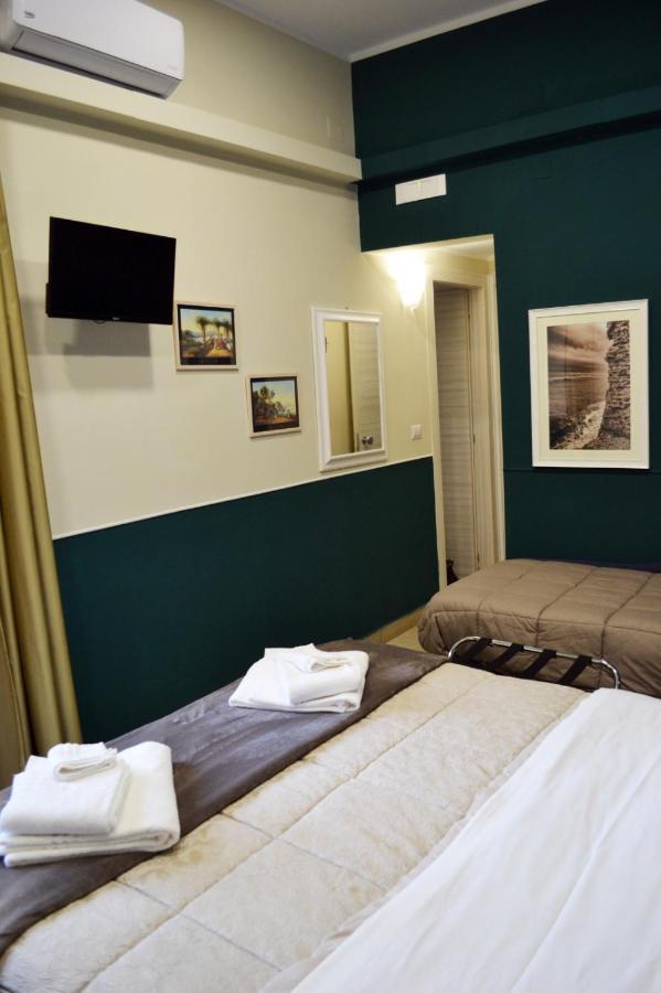 Il Viaggio Di Dante Historical Center Bed & Breakfast Наполи Екстериор снимка