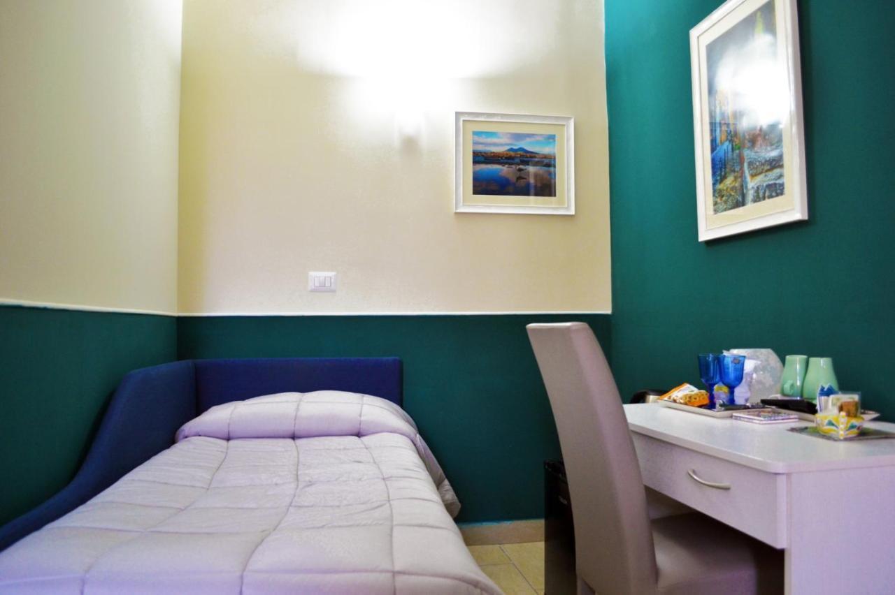 Il Viaggio Di Dante Historical Center Bed & Breakfast Наполи Екстериор снимка