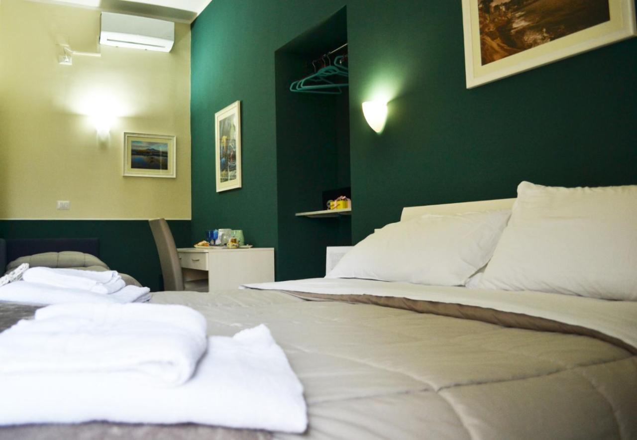 Il Viaggio Di Dante Historical Center Bed & Breakfast Наполи Екстериор снимка