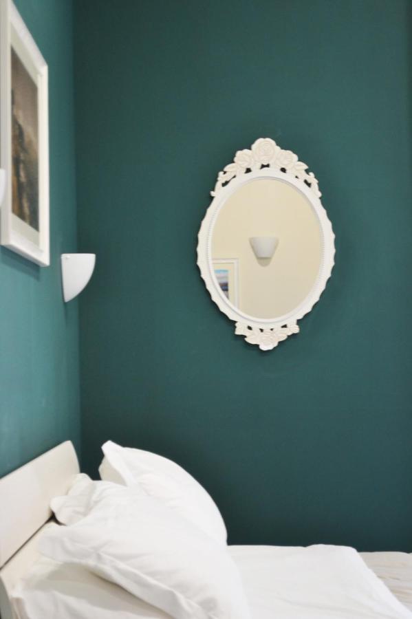 Il Viaggio Di Dante Historical Center Bed & Breakfast Наполи Екстериор снимка