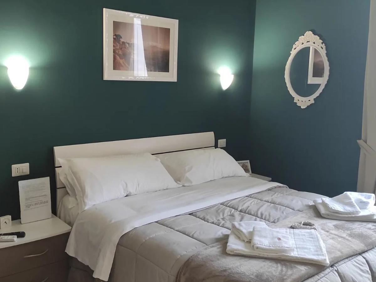 Il Viaggio Di Dante Historical Center Bed & Breakfast Наполи Екстериор снимка