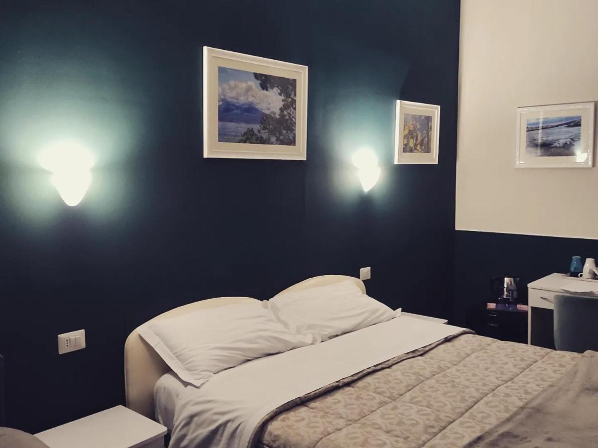 Il Viaggio Di Dante Historical Center Bed & Breakfast Наполи Екстериор снимка