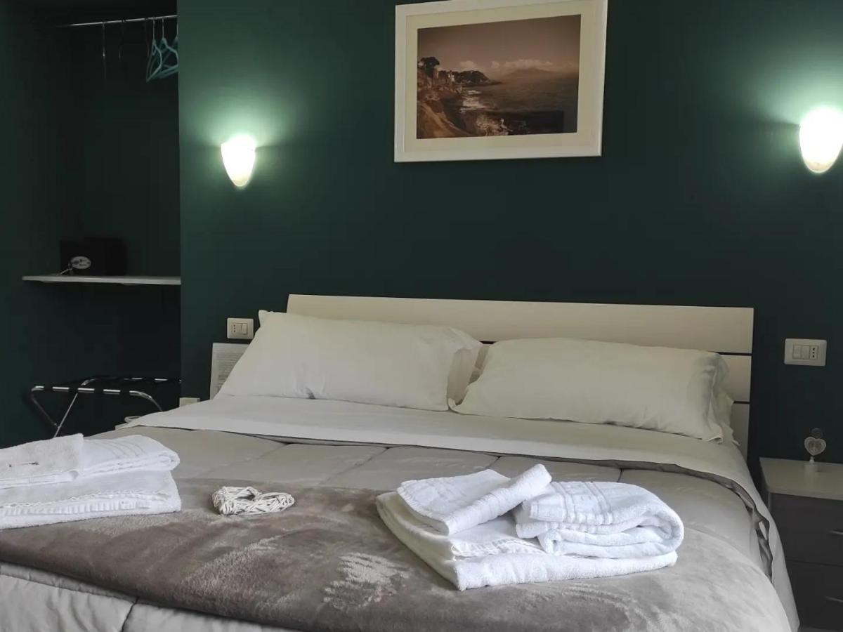 Il Viaggio Di Dante Historical Center Bed & Breakfast Наполи Екстериор снимка