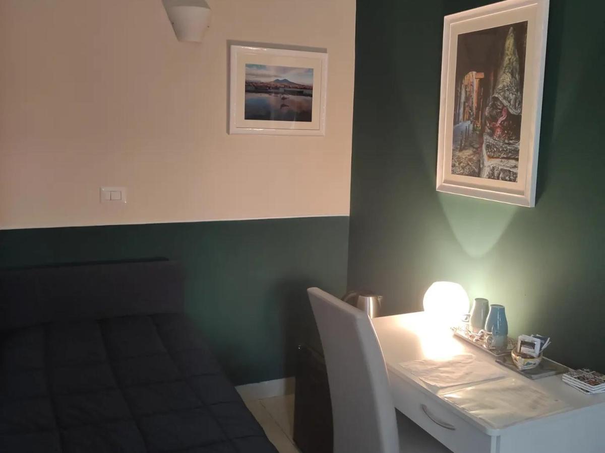 Il Viaggio Di Dante Historical Center Bed & Breakfast Наполи Екстериор снимка