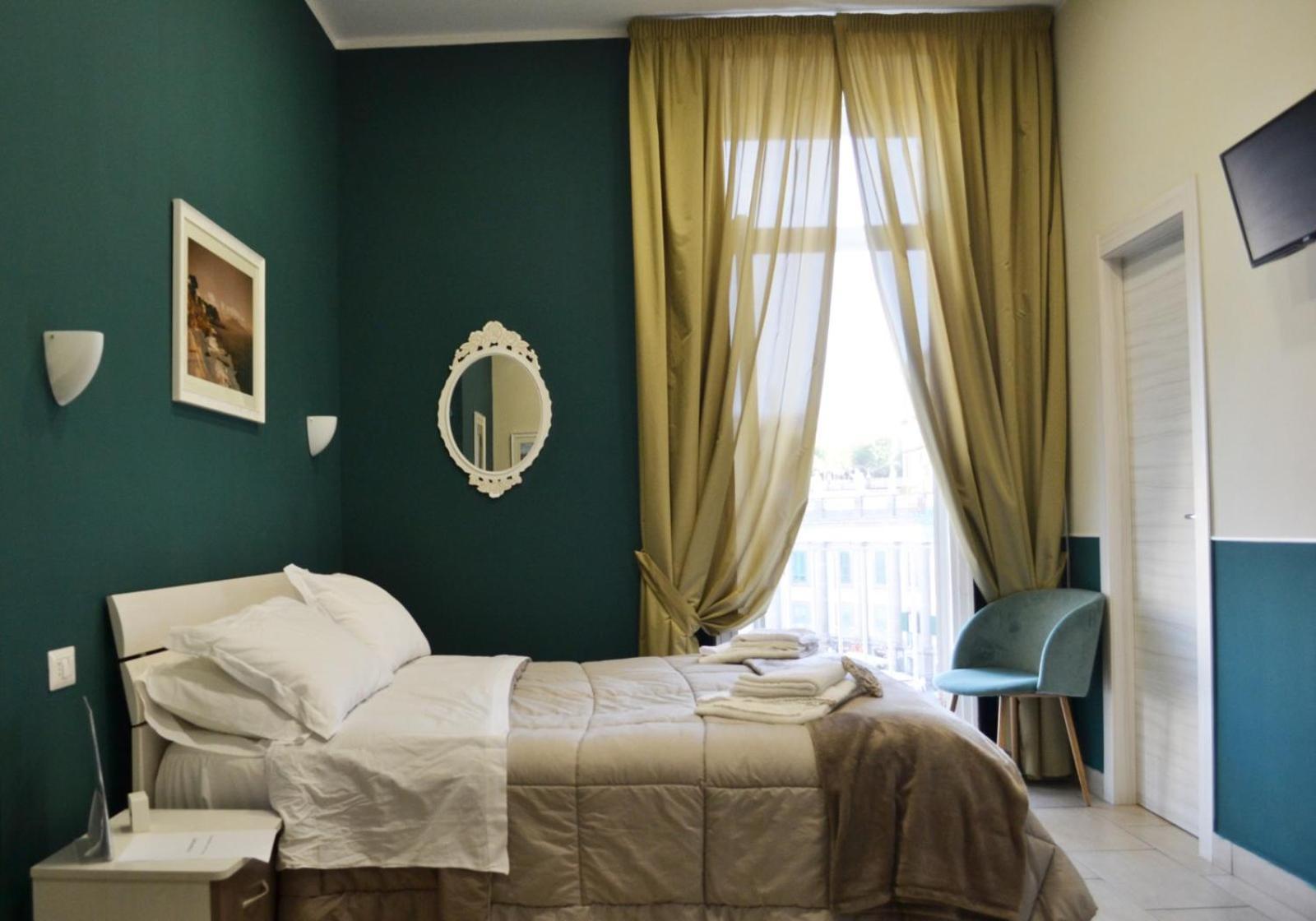 Il Viaggio Di Dante Historical Center Bed & Breakfast Наполи Стая снимка