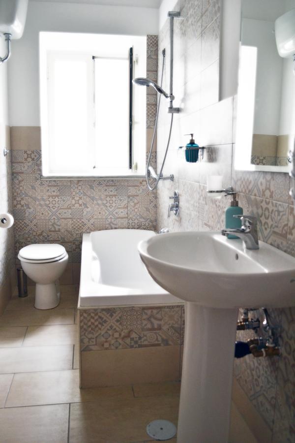 Il Viaggio Di Dante Historical Center Bed & Breakfast Наполи Екстериор снимка