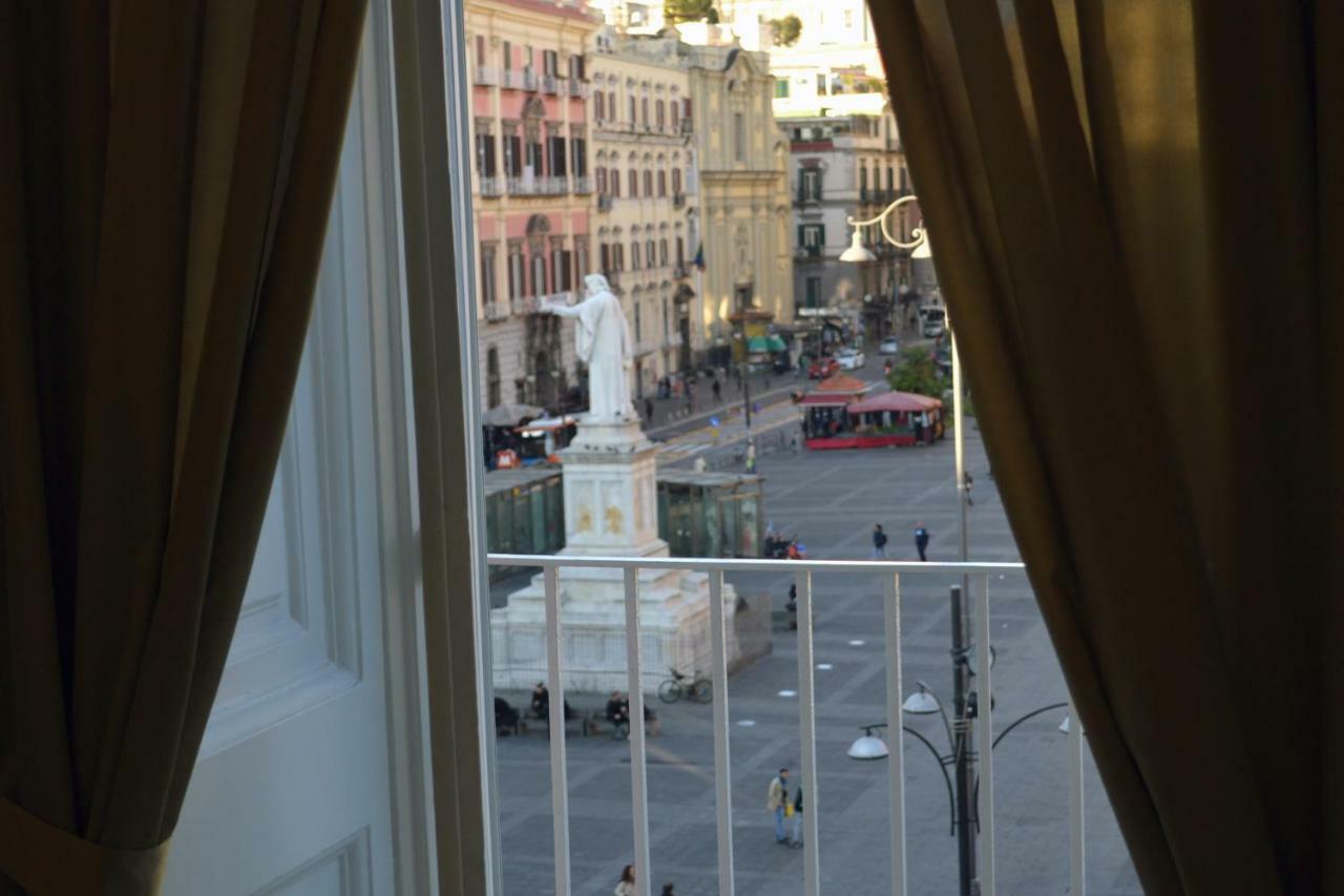 Il Viaggio Di Dante Historical Center Bed & Breakfast Наполи Екстериор снимка