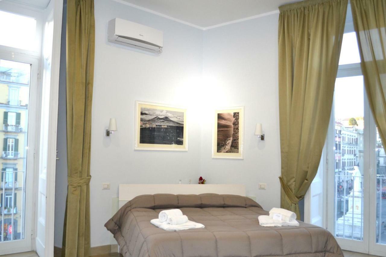 Il Viaggio Di Dante Historical Center Bed & Breakfast Наполи Екстериор снимка
