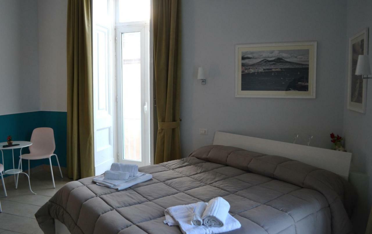 Il Viaggio Di Dante Historical Center Bed & Breakfast Наполи Екстериор снимка