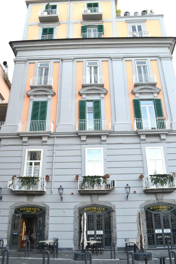 Il Viaggio Di Dante Historical Center Bed & Breakfast Наполи Екстериор снимка