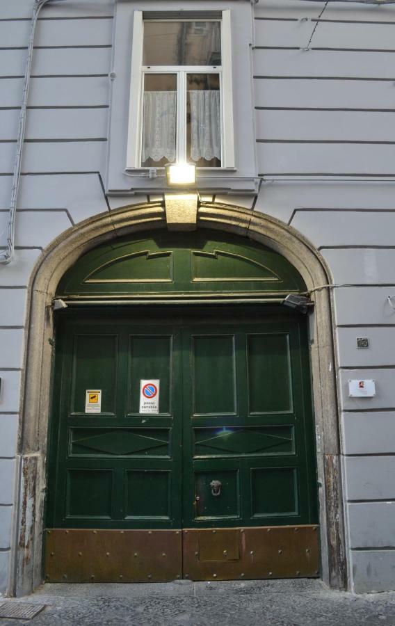 Il Viaggio Di Dante Historical Center Bed & Breakfast Наполи Екстериор снимка