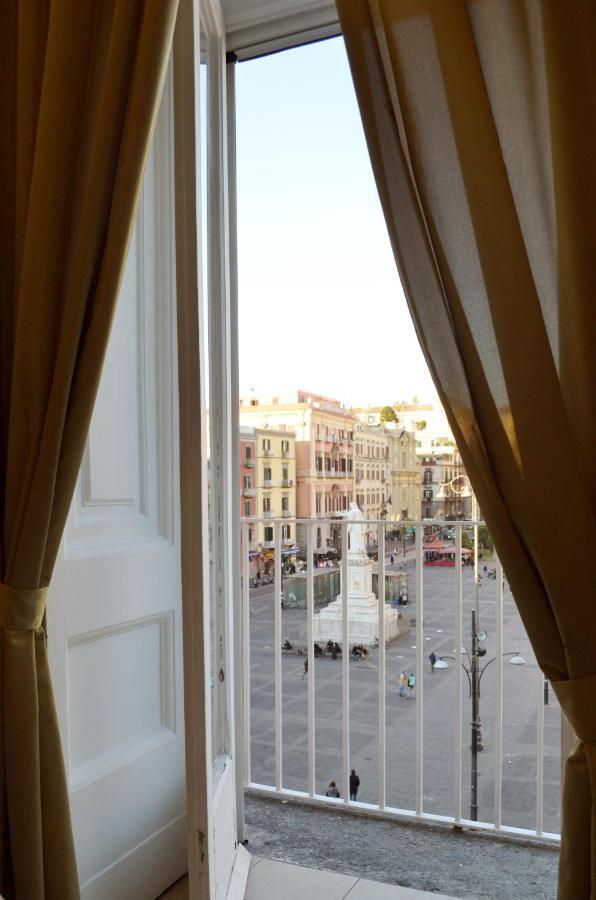 Il Viaggio Di Dante Historical Center Bed & Breakfast Наполи Екстериор снимка