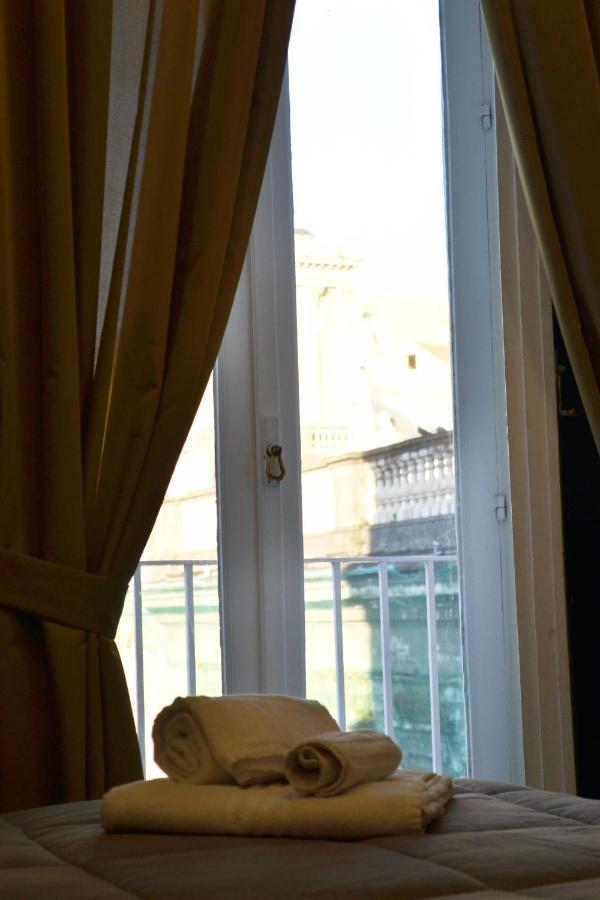 Il Viaggio Di Dante Historical Center Bed & Breakfast Наполи Екстериор снимка